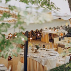 decorated-tables-at-wedding